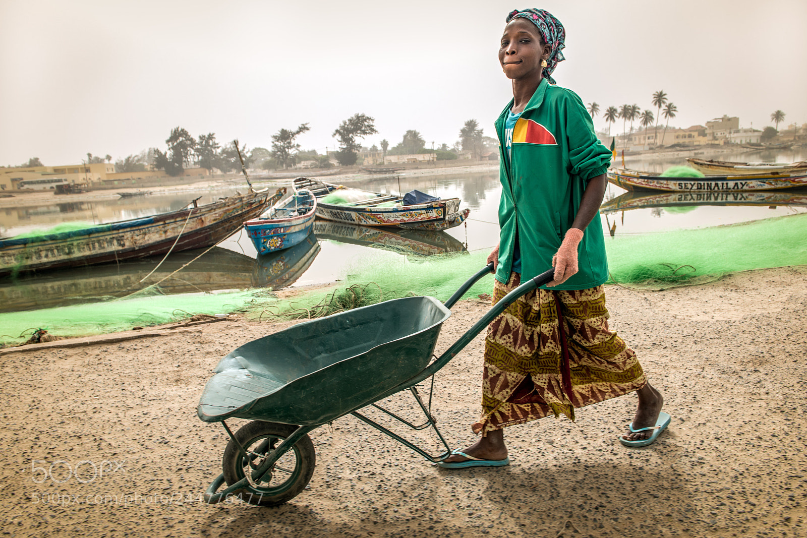 Nikon D800 sample photo. Green wheelbarrow photography