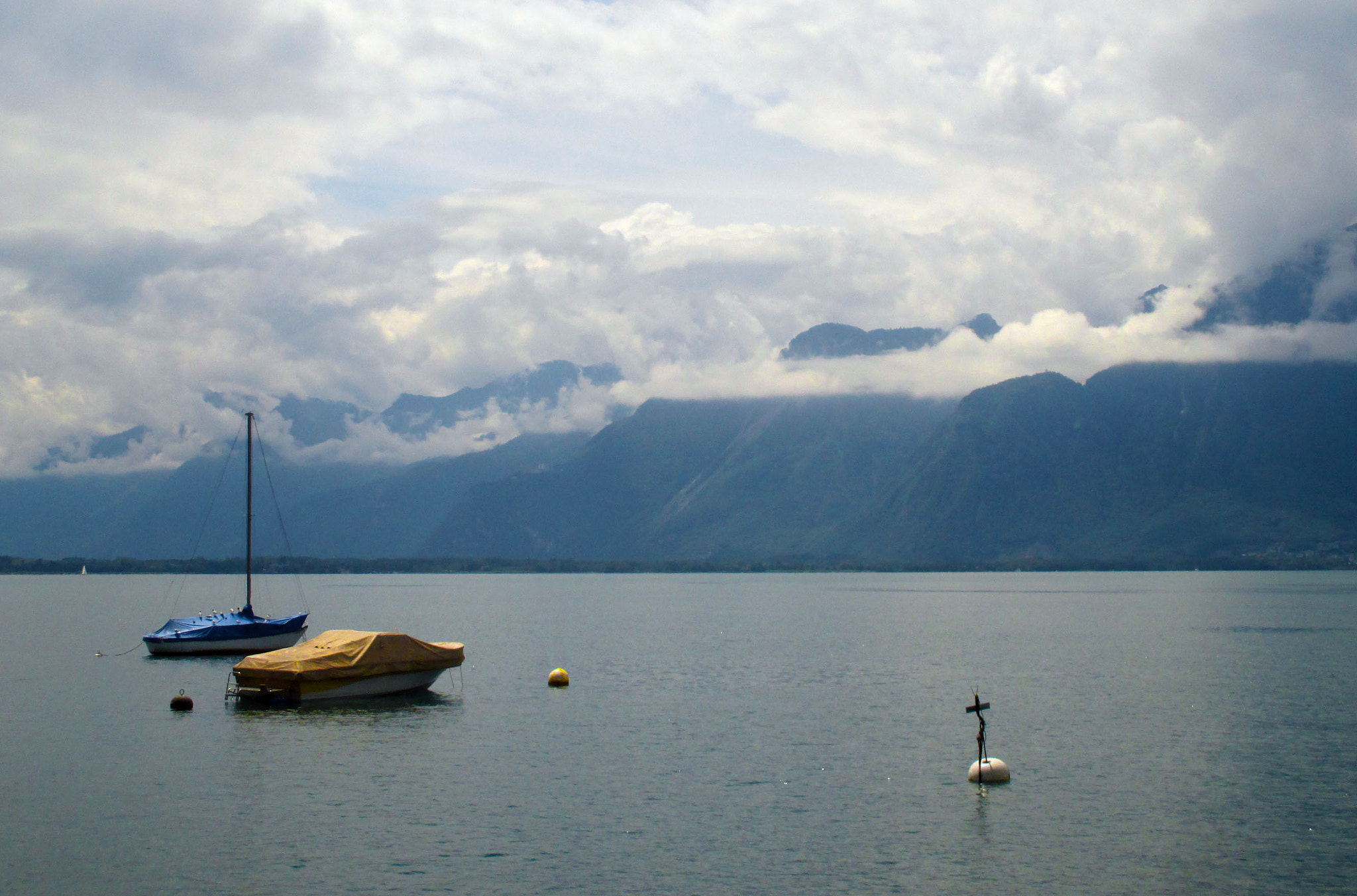 Canon PowerShot ELPH 130 IS (IXUS 140 / IXY 110F) sample photo. Lac leman from montreux photography