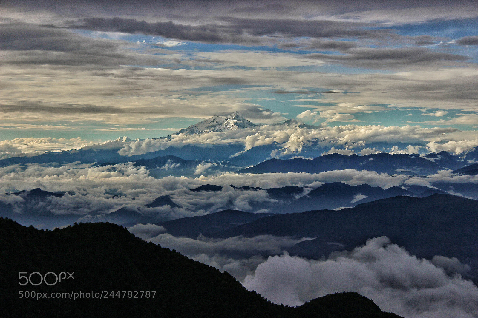 Canon EOS 600D (Rebel EOS T3i / EOS Kiss X5) sample photo. Above the clouds photography