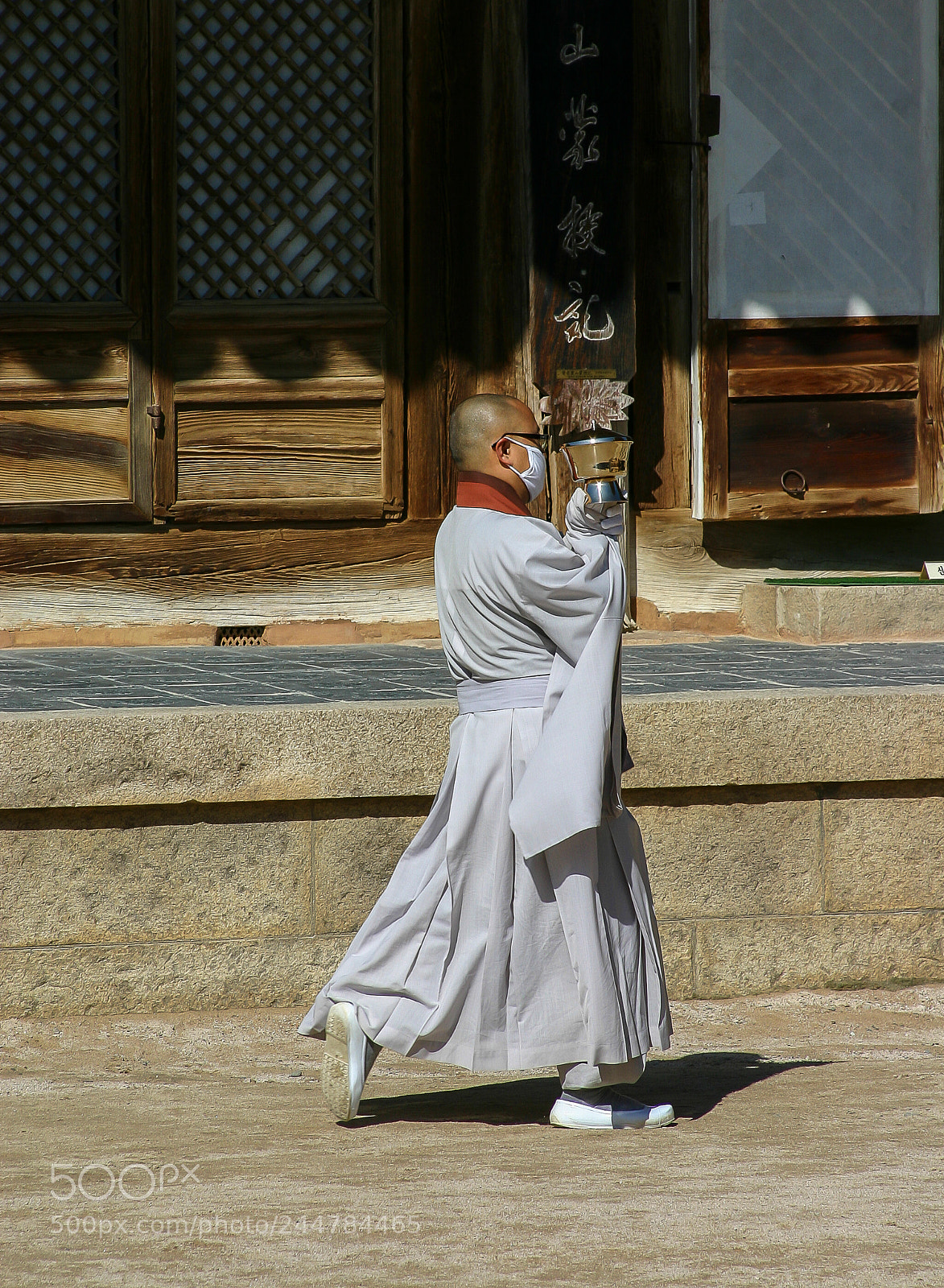 Canon EOS 300D (EOS Digital Rebel / EOS Kiss Digital) sample photo. Korea holy rituals. photography