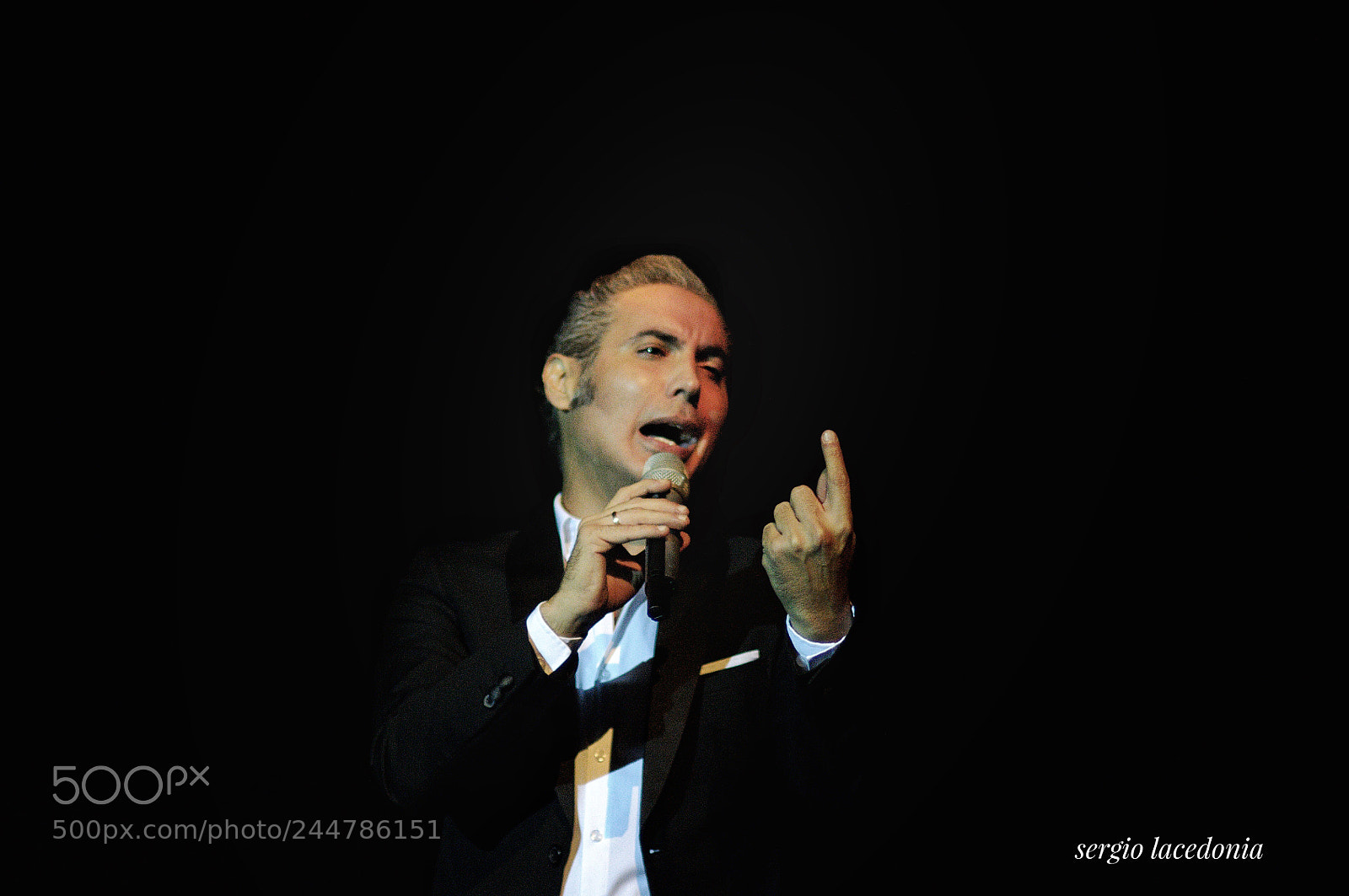 Nikon D300 sample photo. Pitingo en concierto photography