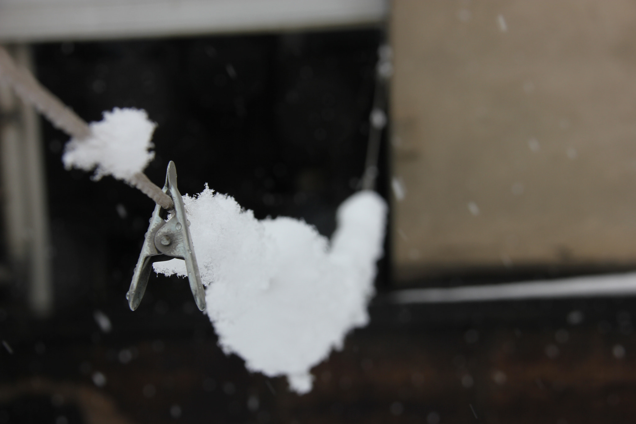 Canon EF-S 18-200mm F3.5-5.6 IS sample photo. Snow photography