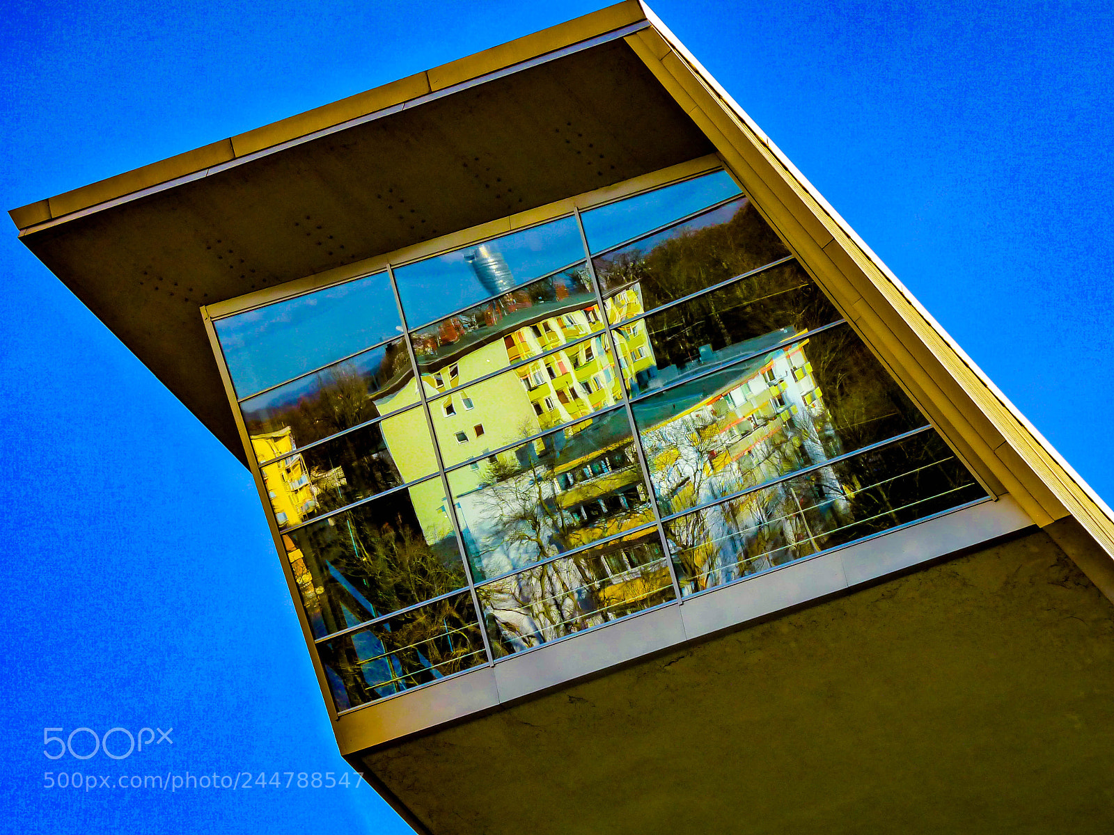 Panasonic Lumix DMC-FZ28 sample photo. Memorialbuilding mirror photography