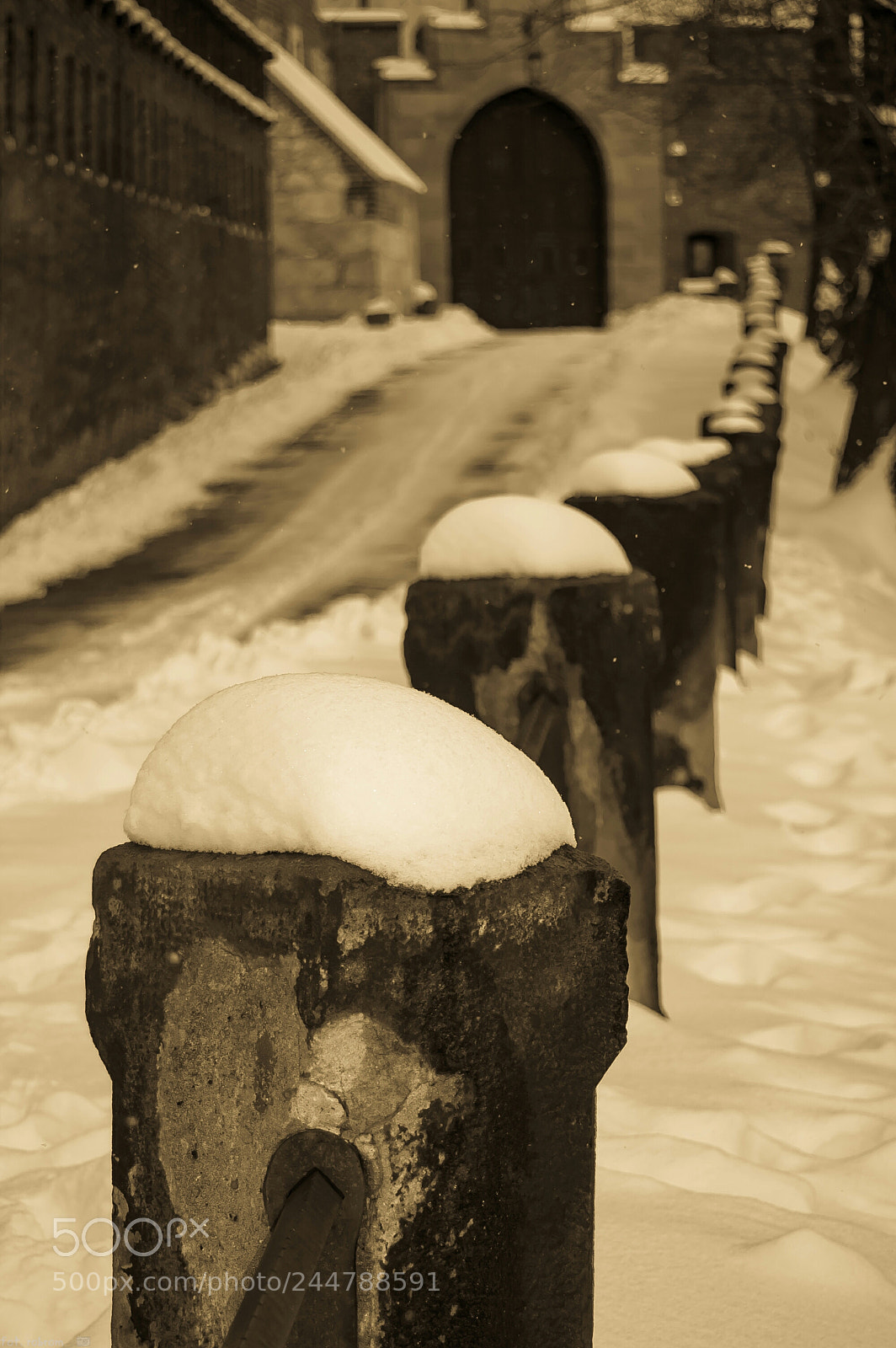 Nikon D50 sample photo. White hats photography