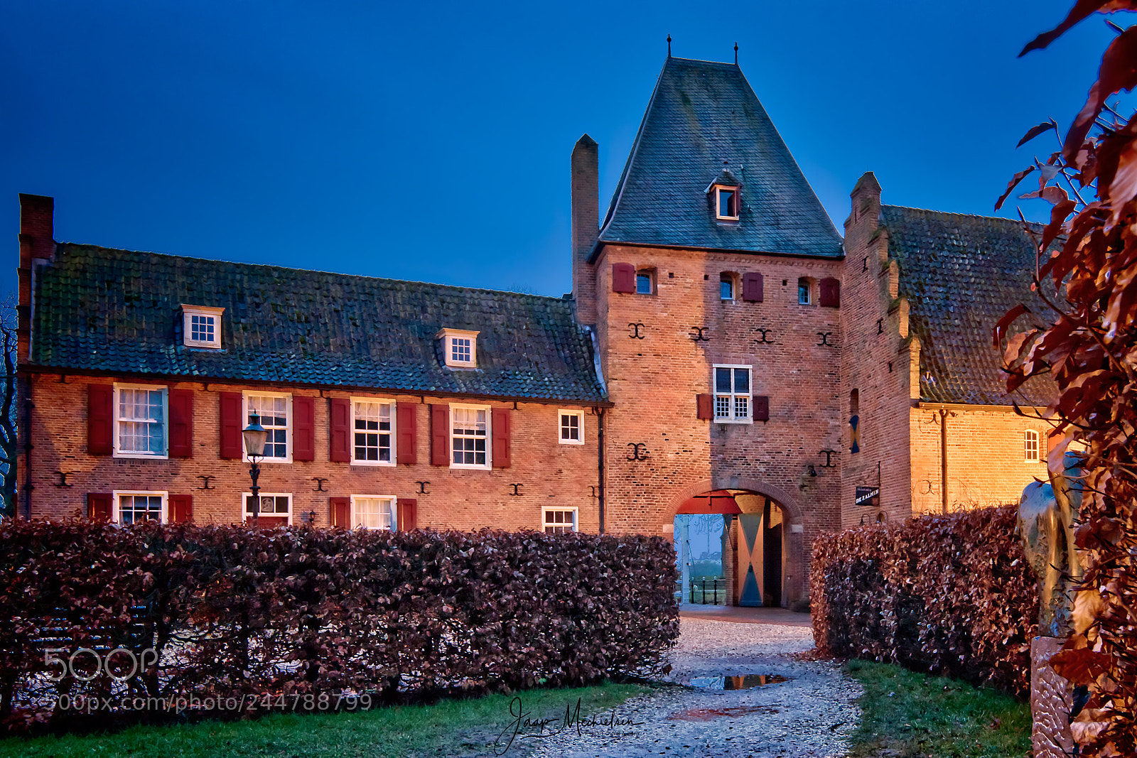 Canon EOS 7D Mark II sample photo. Entrance doorweth castle photography
