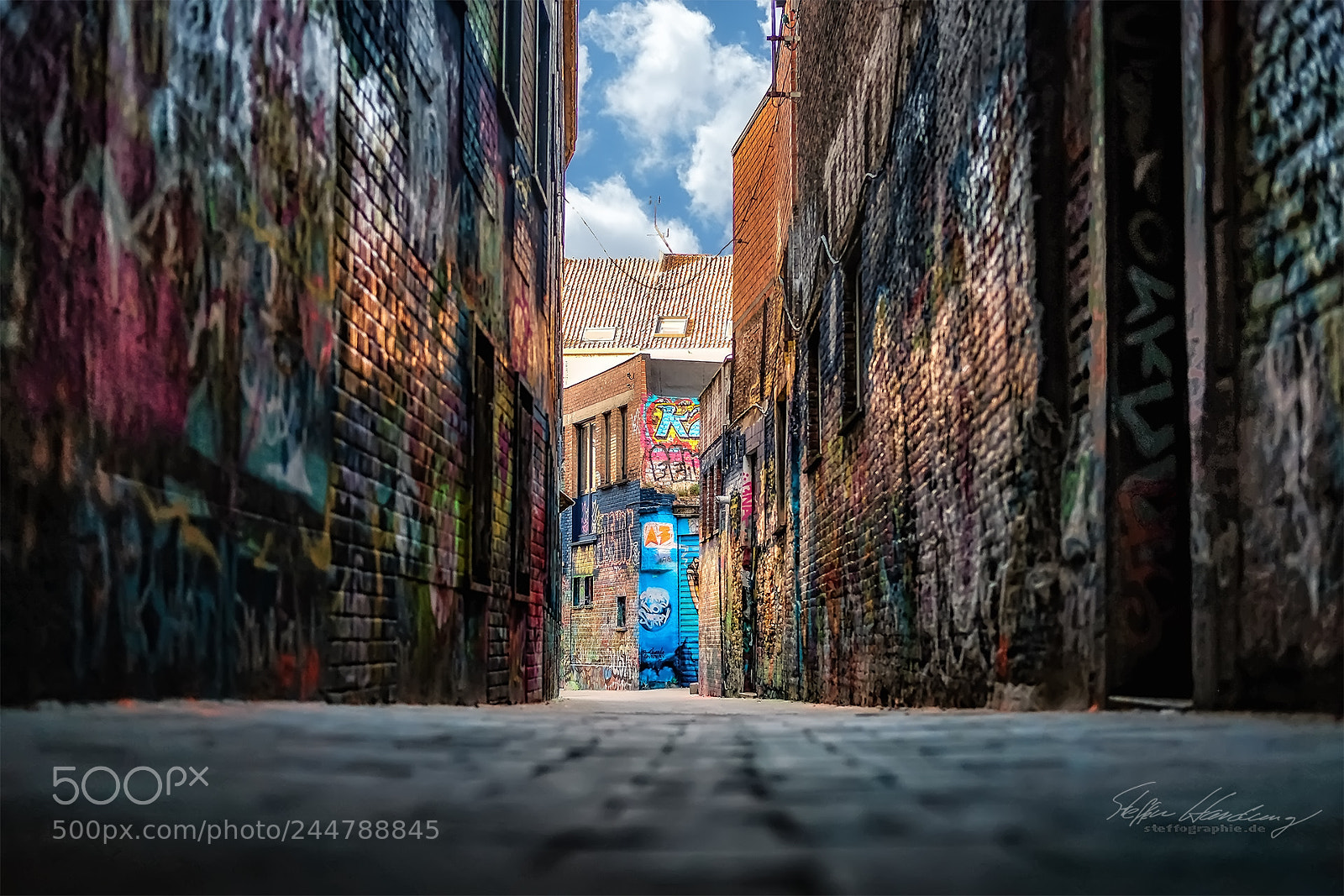 Fujifilm X-T2 sample photo. Colorful exit photography