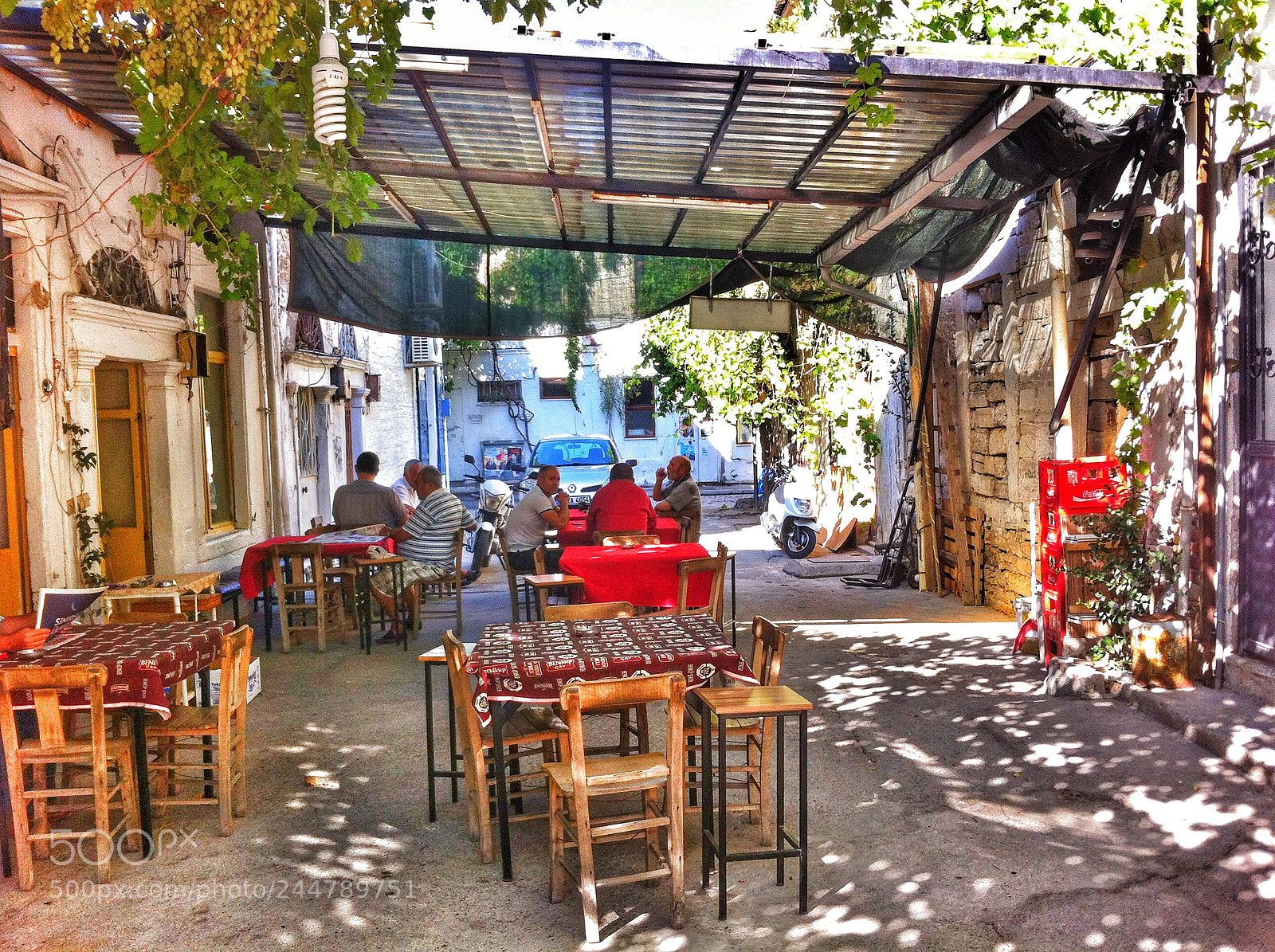 Apple iPhone 4 sample photo. In the café | izmir photography
