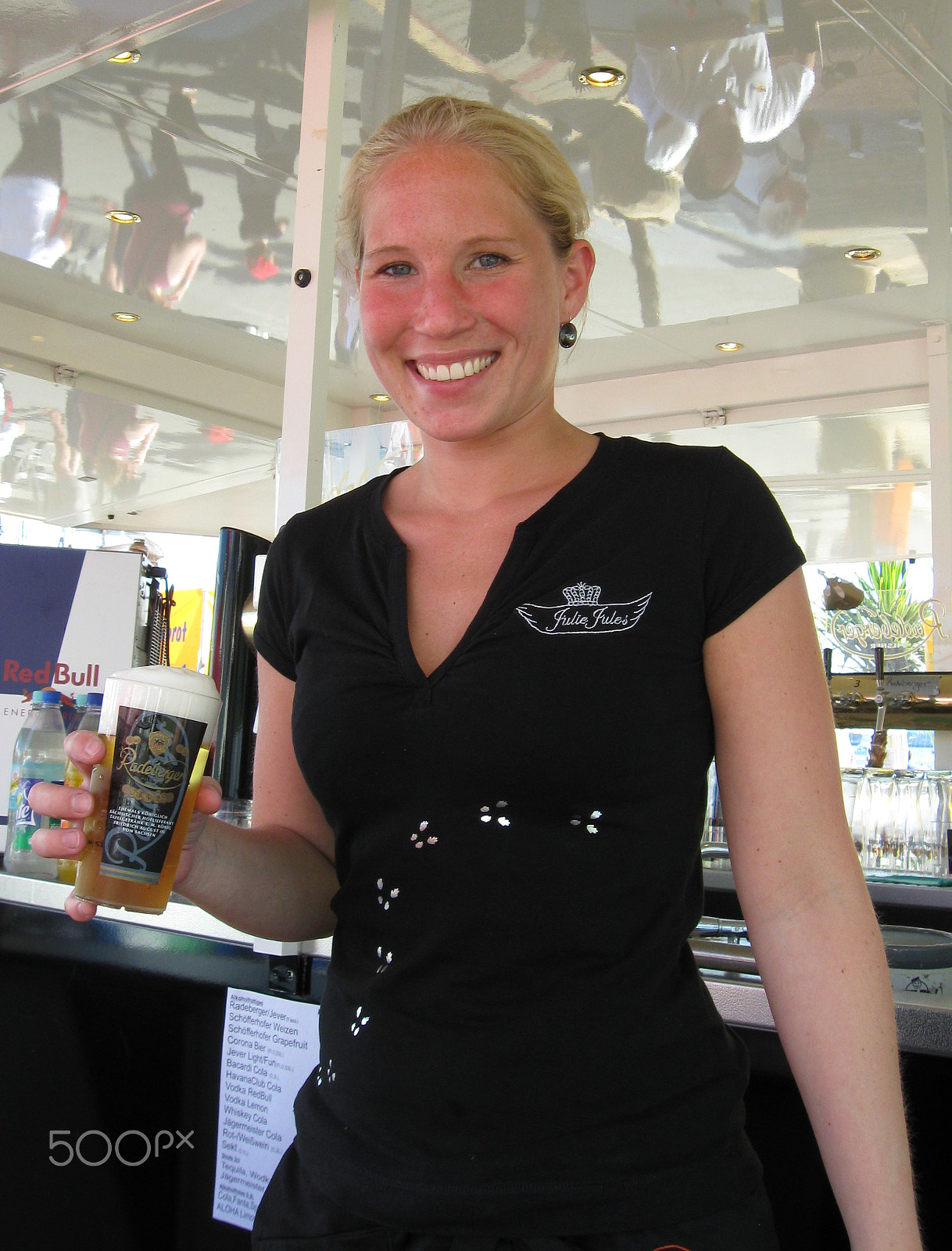 Canon PowerShot A590 IS sample photo. Pretty girl at the counter photography