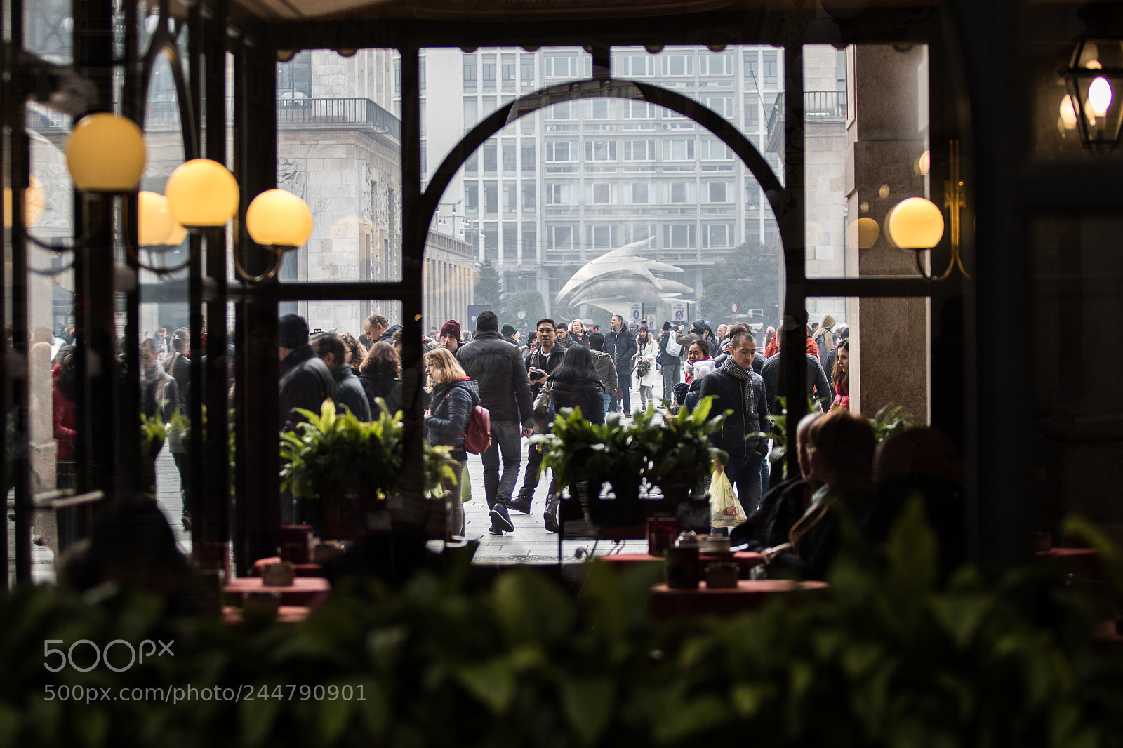 Canon EOS 7D Mark II sample photo. Attraverso una vetrina ... photography