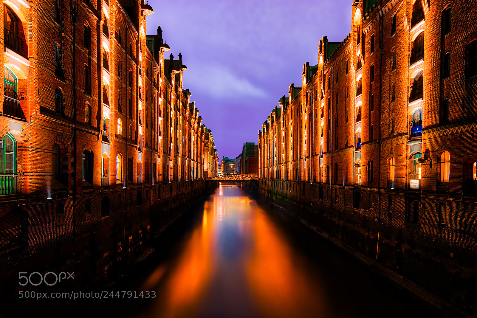 Fujifilm X-T1 sample photo. Hamburg speicherstadt at night photography
