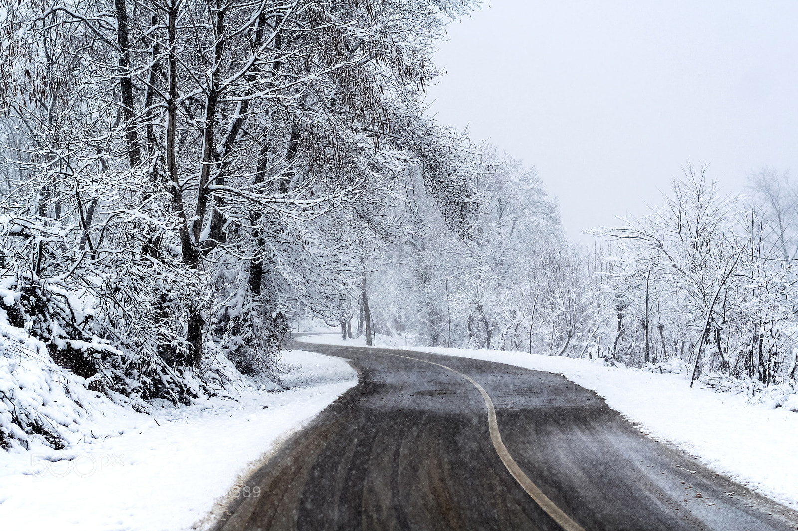 Canon EOS 1200D (EOS Rebel T5 / EOS Kiss X70 / EOS Hi) sample photo. Snowing road photography