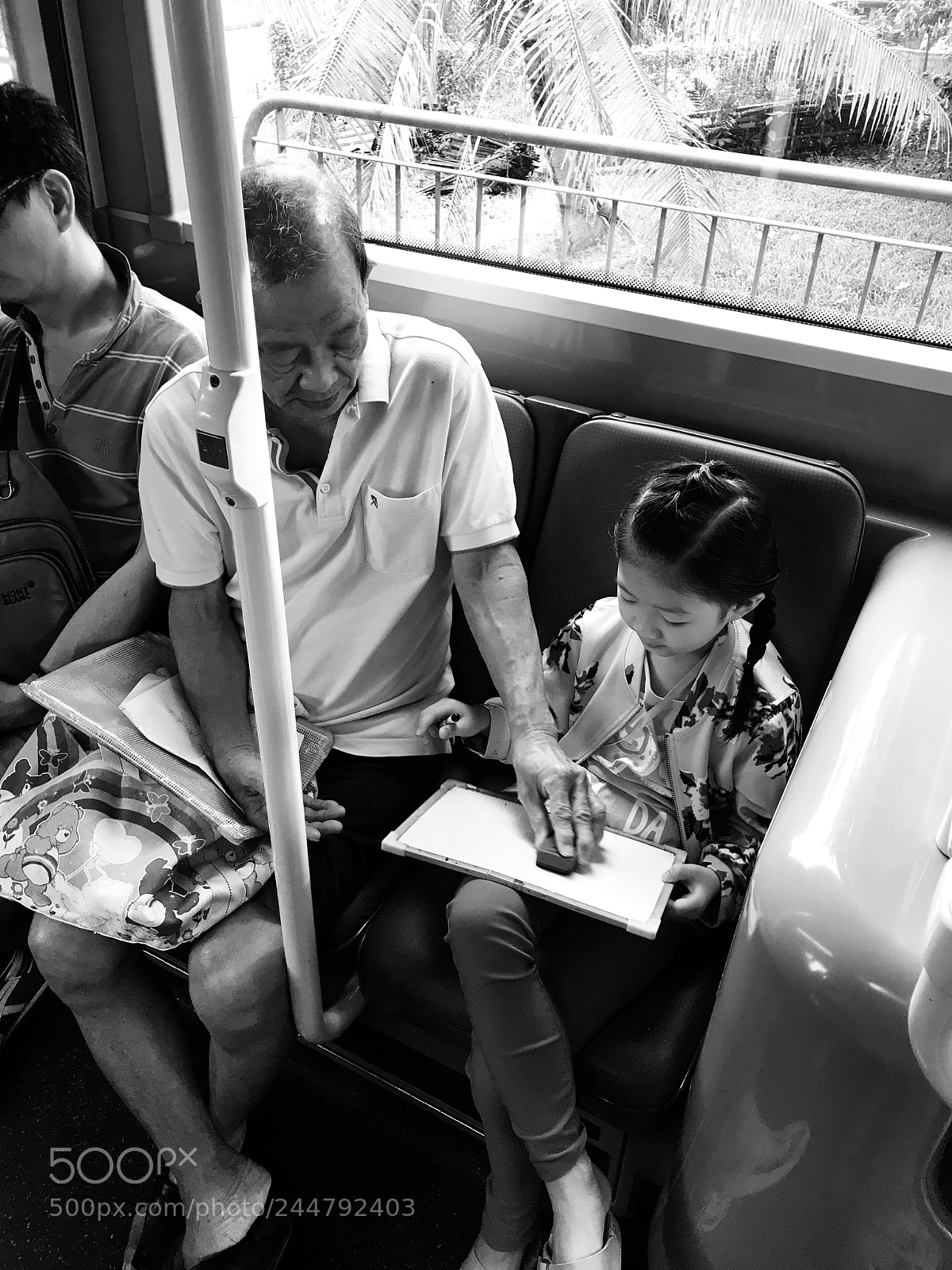 Apple iPhone 7 Plus sample photo. Bus ride photography