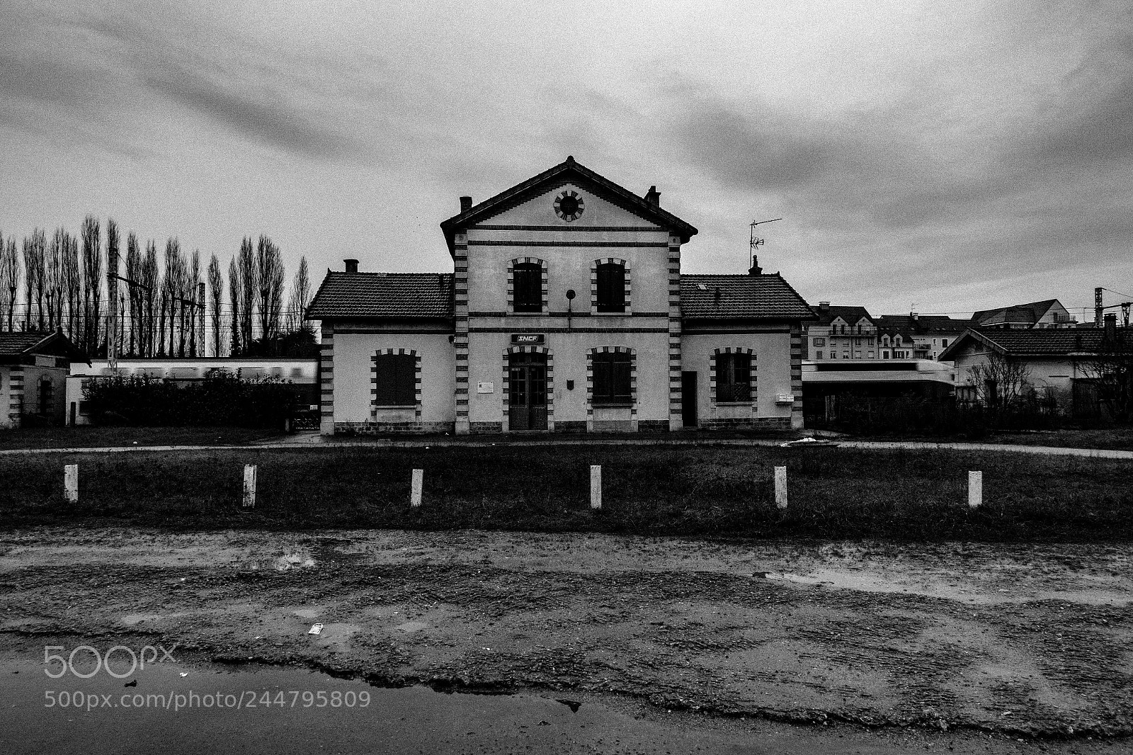 Sony DSC-RX100M5 sample photo. Old train station photography