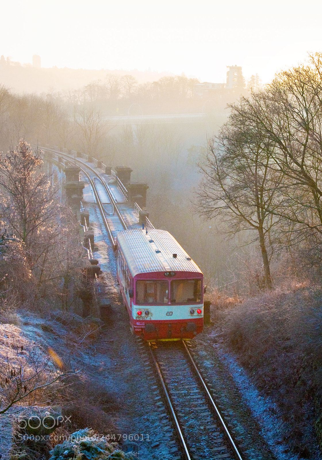 Canon EOS-1Ds Mark II sample photo. Personal train on bridge photography