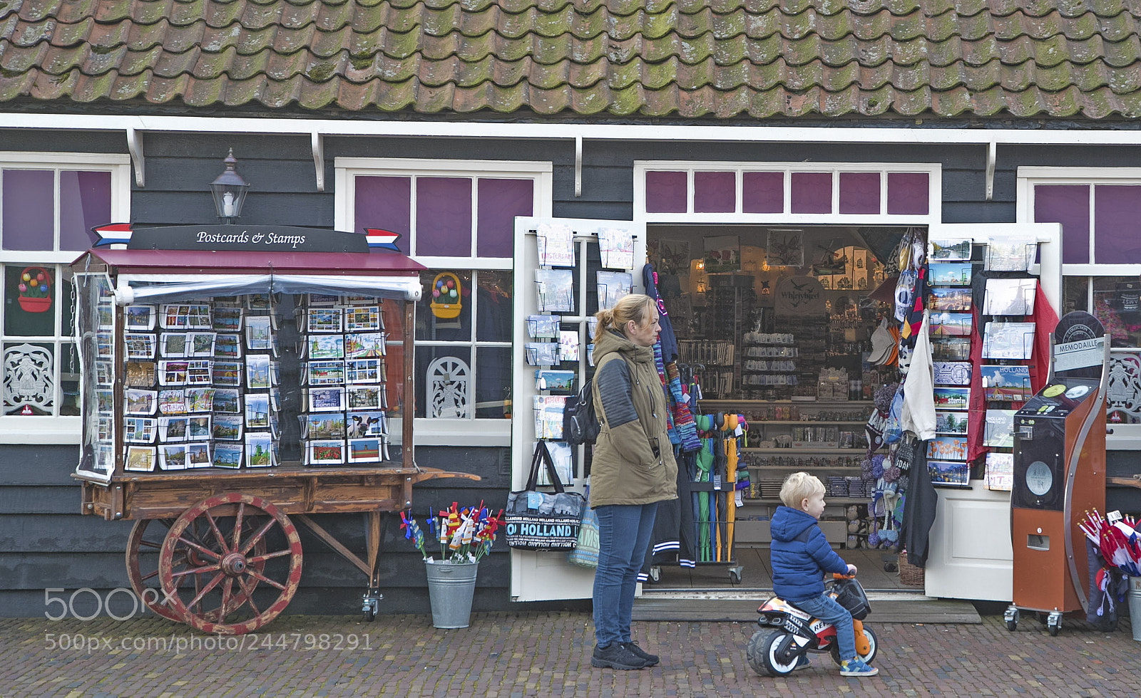 Canon EOS-1D X Mark II sample photo. Amsterdam shopping photography