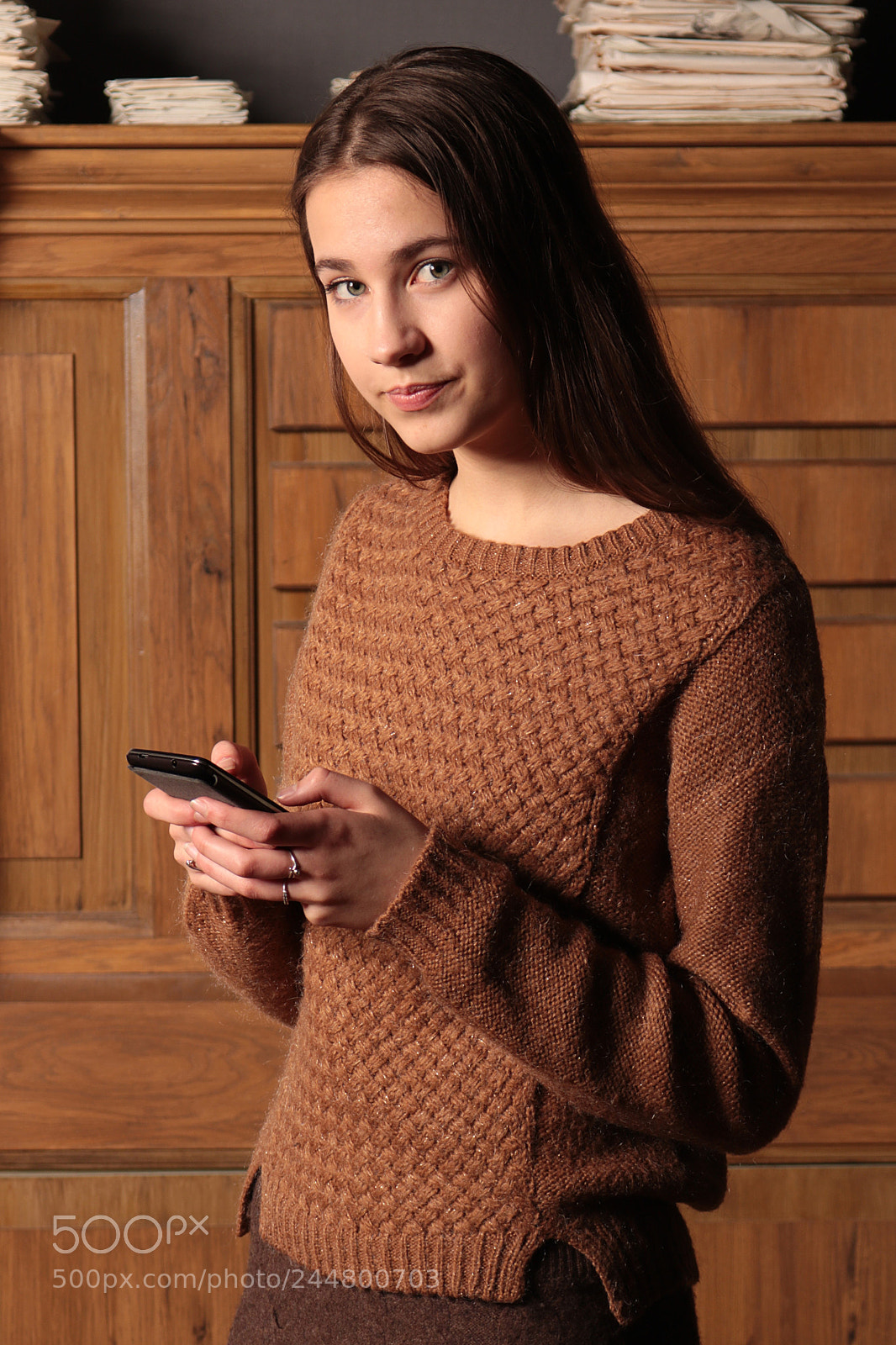 Canon EOS 750D (EOS Rebel T6i / EOS Kiss X8i) sample photo. Girl on the phone photography
