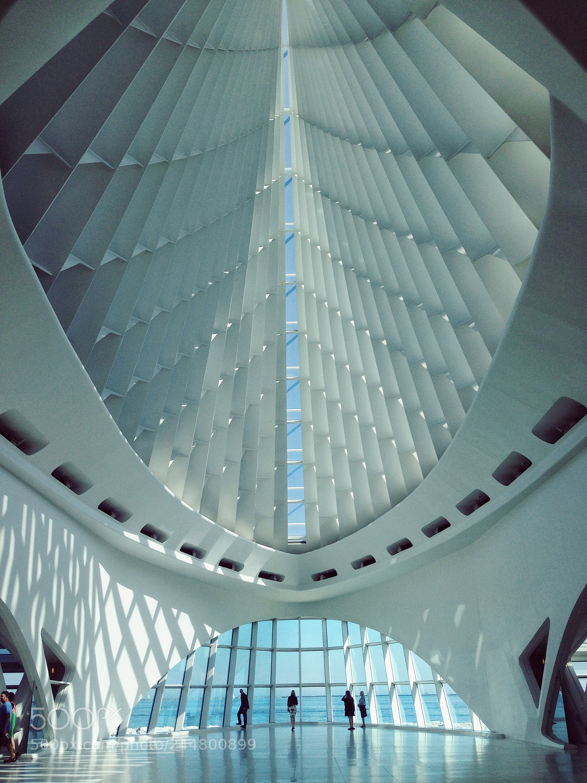 Apple iPhone 5 sample photo. Milwaukee art museum santiago photography