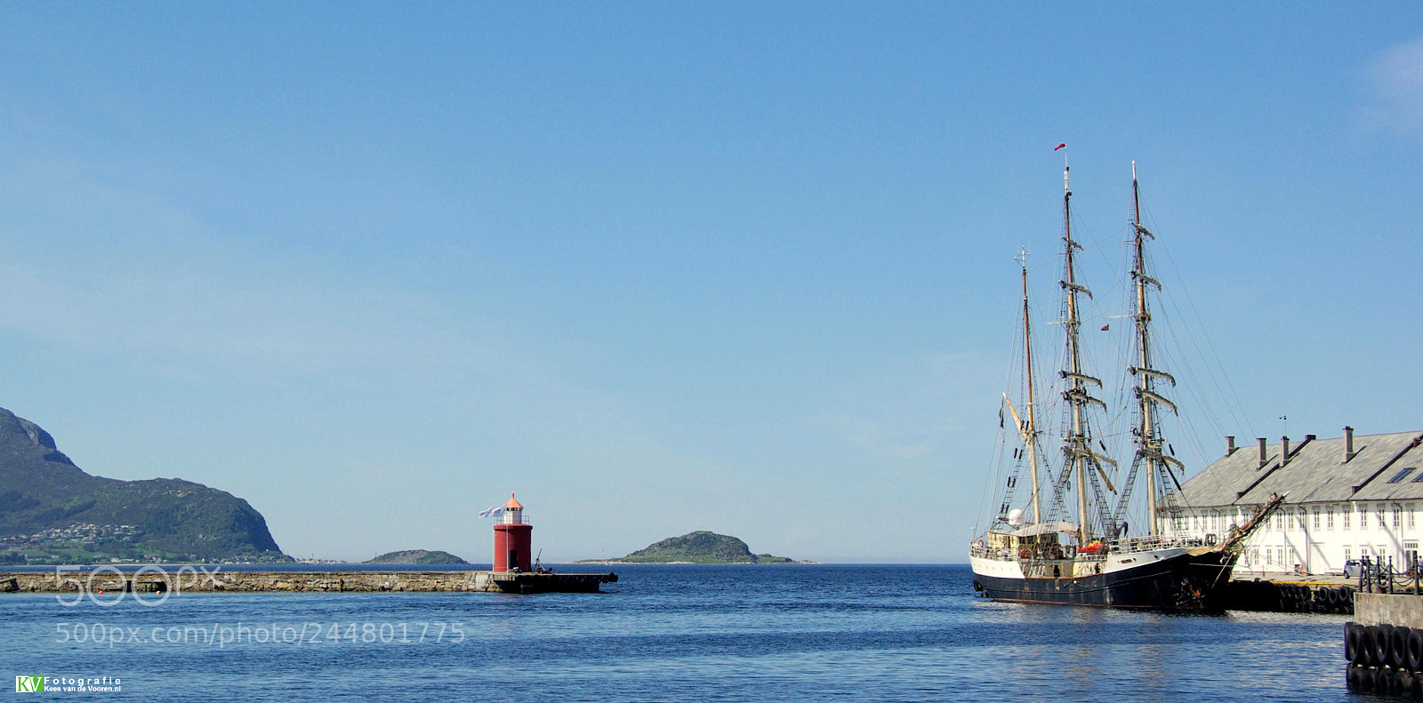 Pentax K10D sample photo. Harbour of Älesund photography