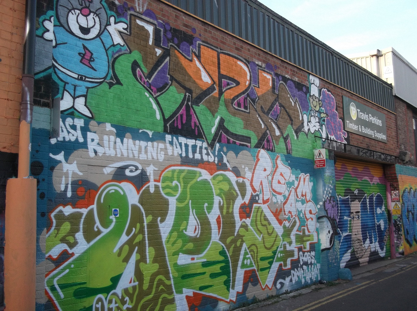 Fujifilm FinePix JV250 sample photo. Fast running fatties graffiti (trafalgar lane brighton) photography