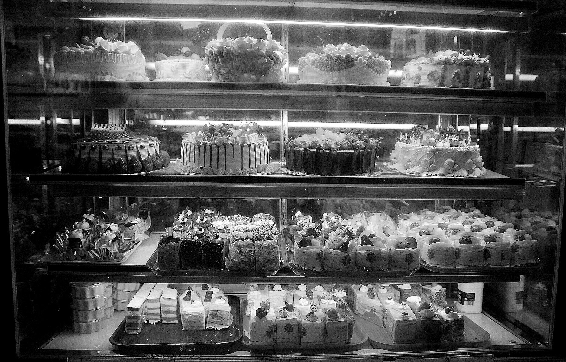 Sigma 18-250mm F3.5-6.3 DC OS HSM sample photo. Sweet-shop in london photography
