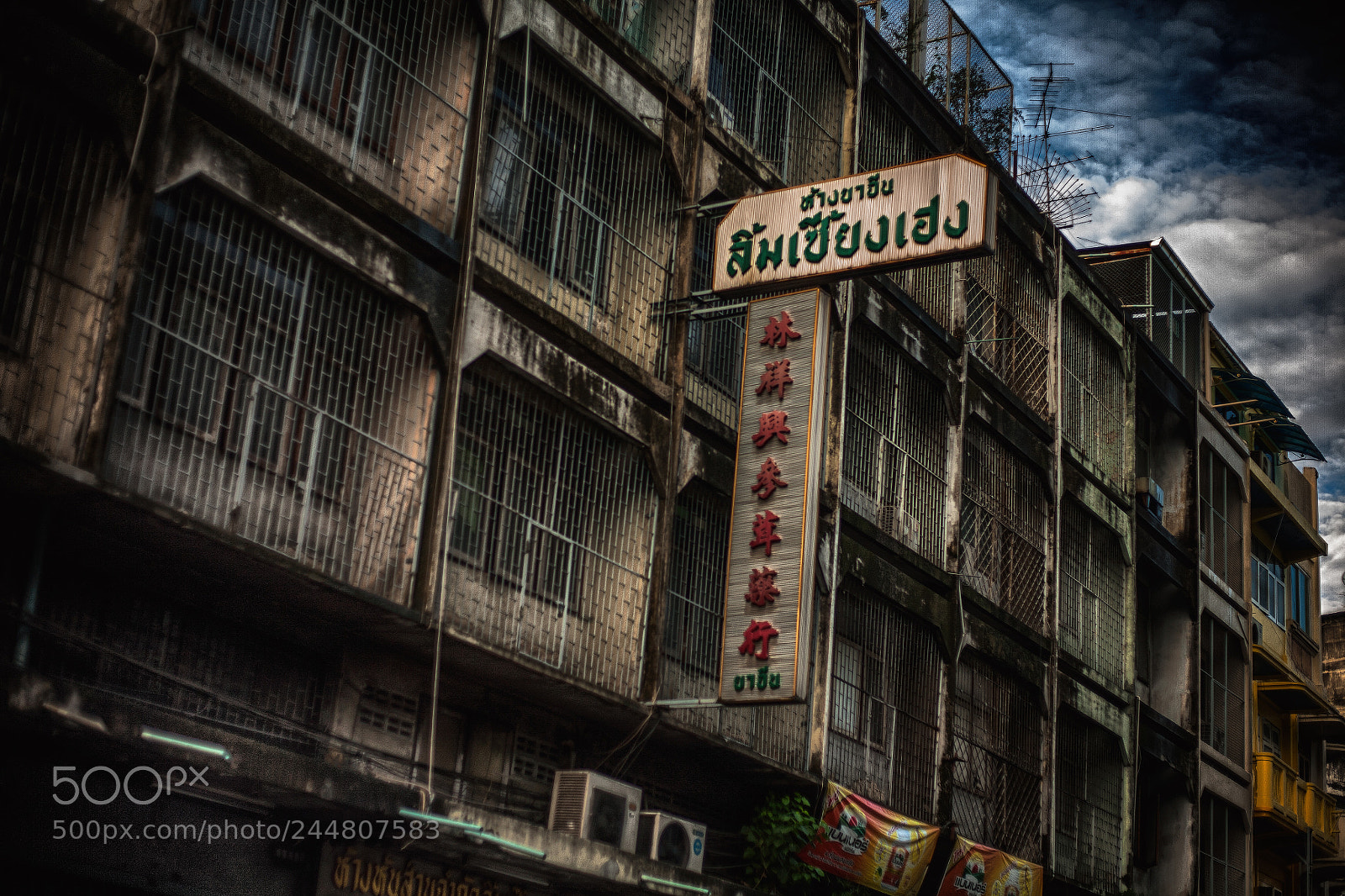 Canon EOS 5D sample photo. Old hotel photography