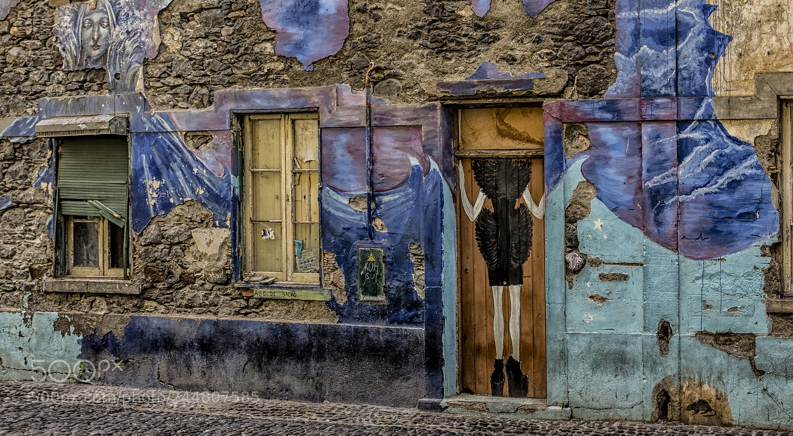 Fujifilm X100S sample photo. Decorated wall in funchal photography