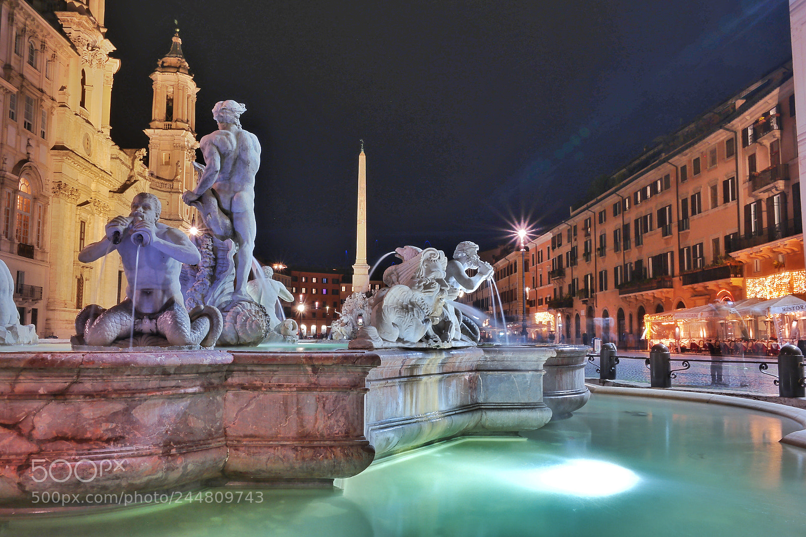 Samsung NX2000 sample photo. Piazza navona photography