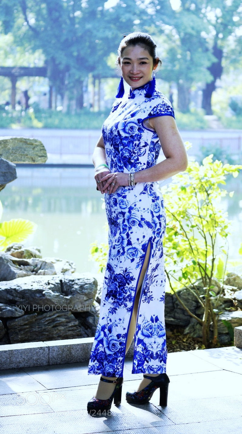 Sony a7 II sample photo. Blue flower cheongsam photography