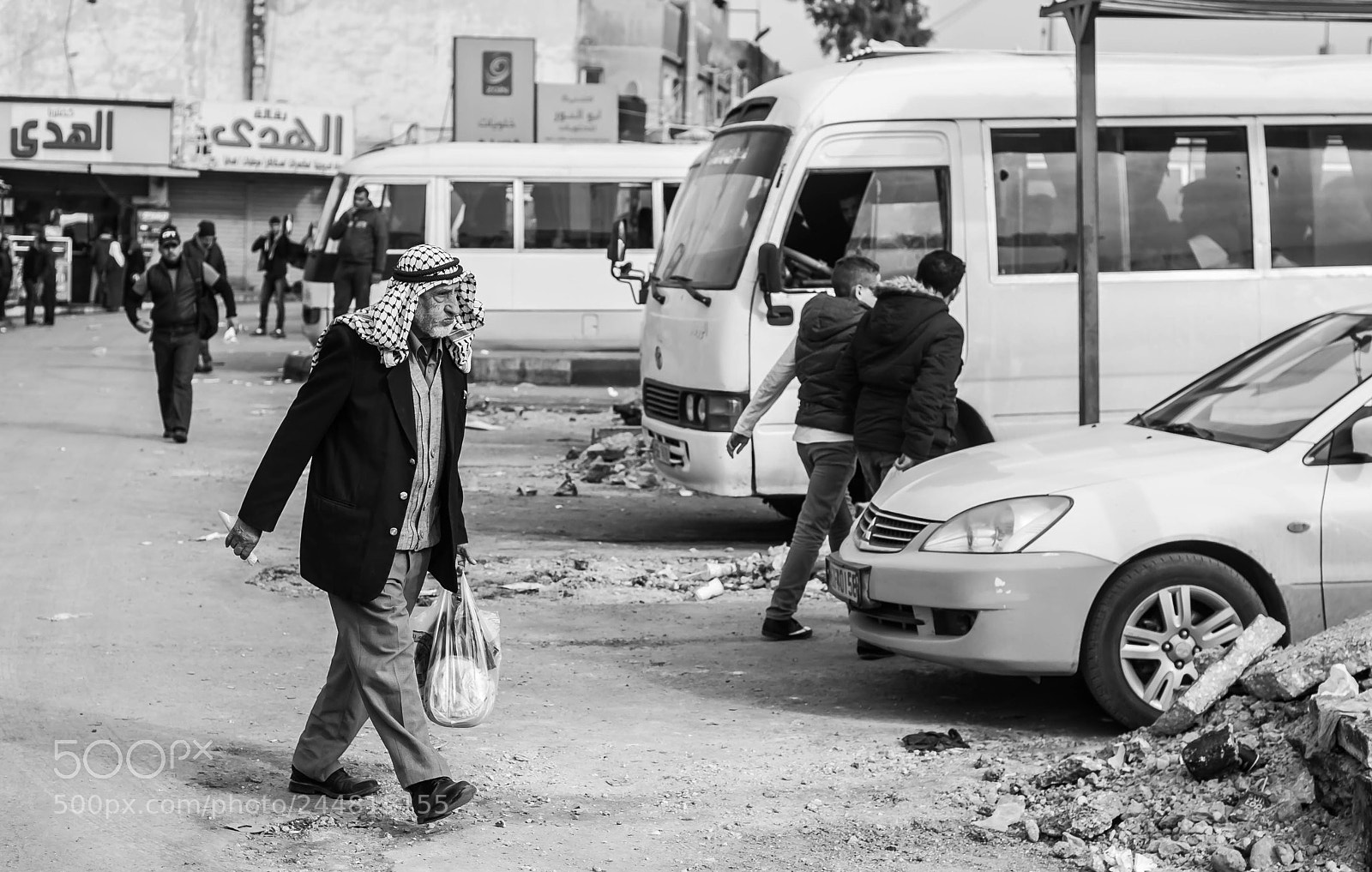 Canon EOS-1D Mark III sample photo. An older man photography
