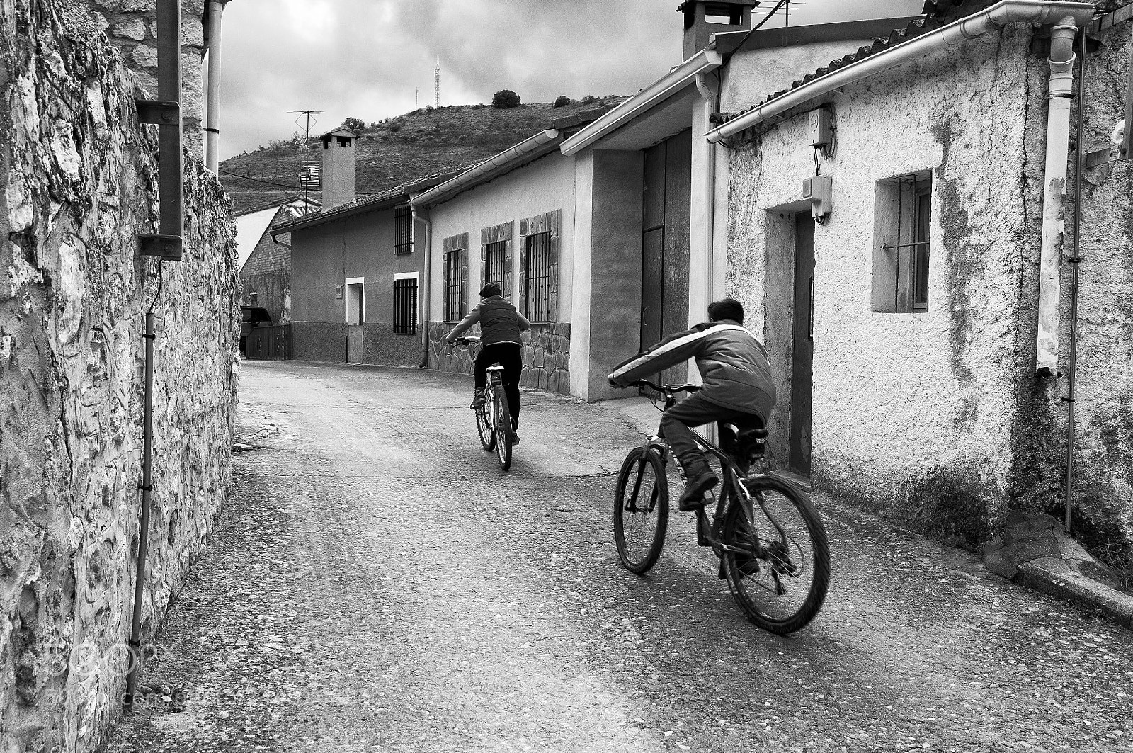 Nikon D300 sample photo. Children on bicycles run photography