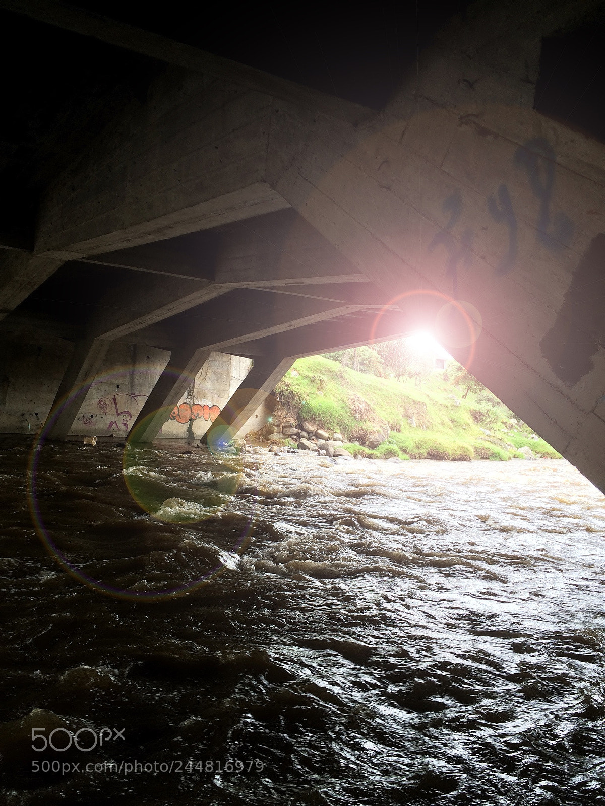 Apple iPhone 5s sample photo. Bajo el puente... photography
