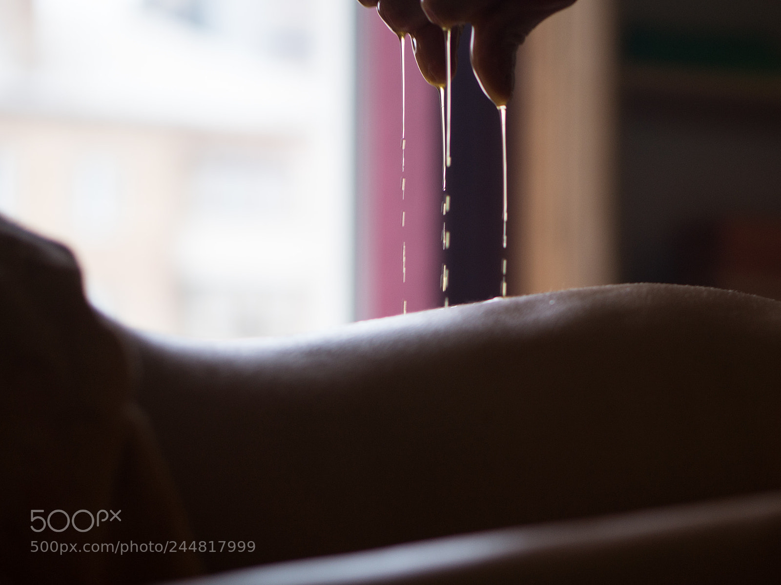 Sony a6300 sample photo. Masseur pours warm oil photography