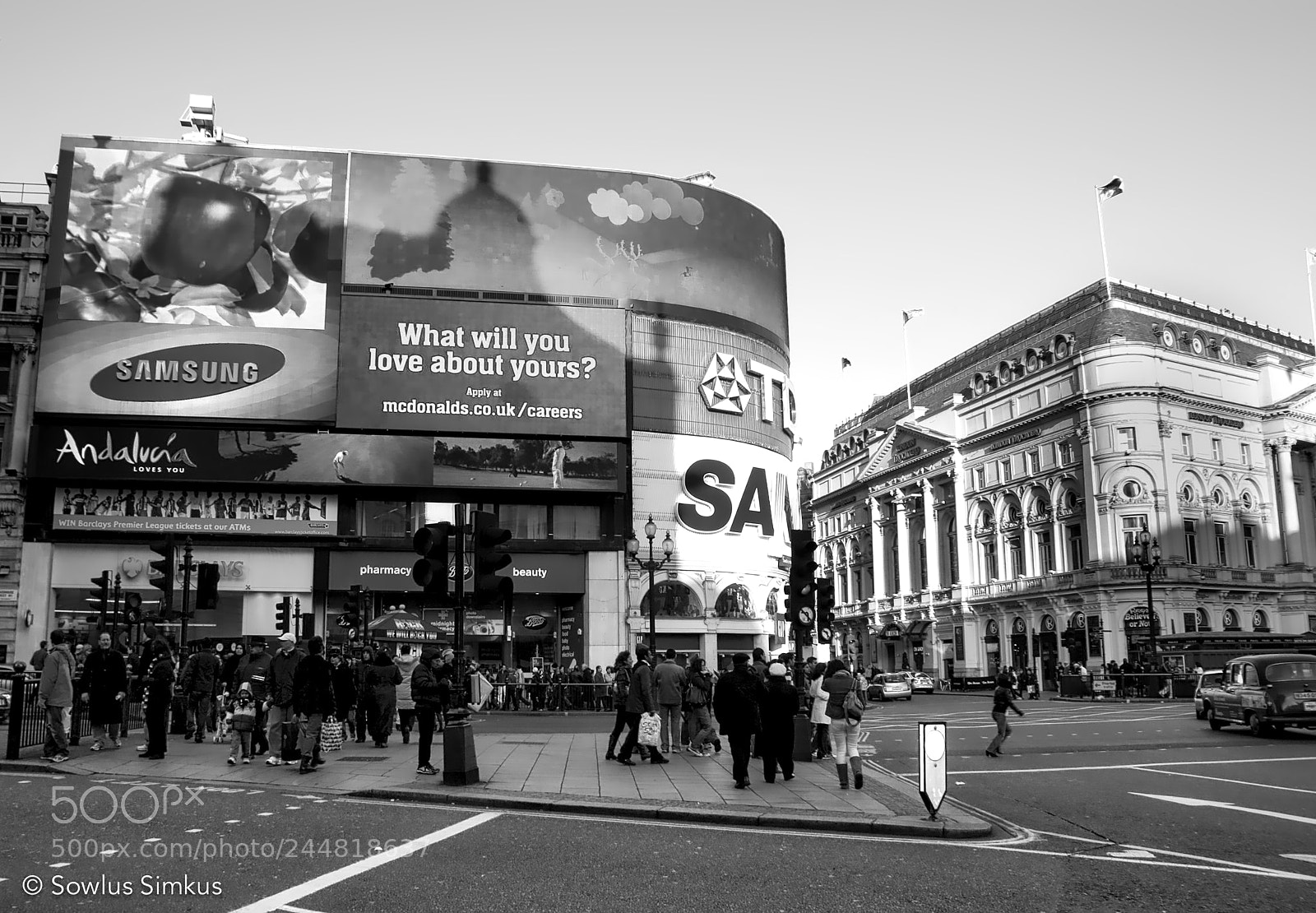 Sony Alpha DSLR-A300 sample photo. Lively place photography
