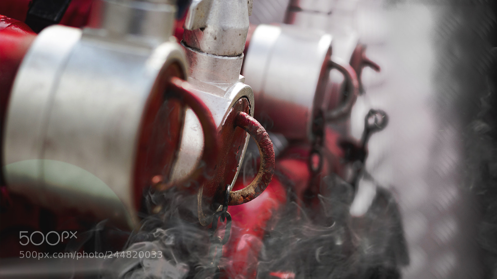 Canon EOS 1200D (EOS Rebel T5 / EOS Kiss X70 / EOS Hi) sample photo. Red hue photography