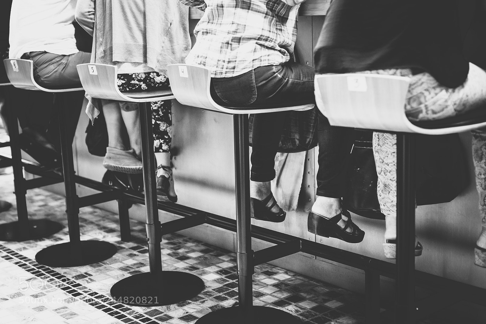 Canon EOS 7D Mark II sample photo. Sitting in a cafe photography
