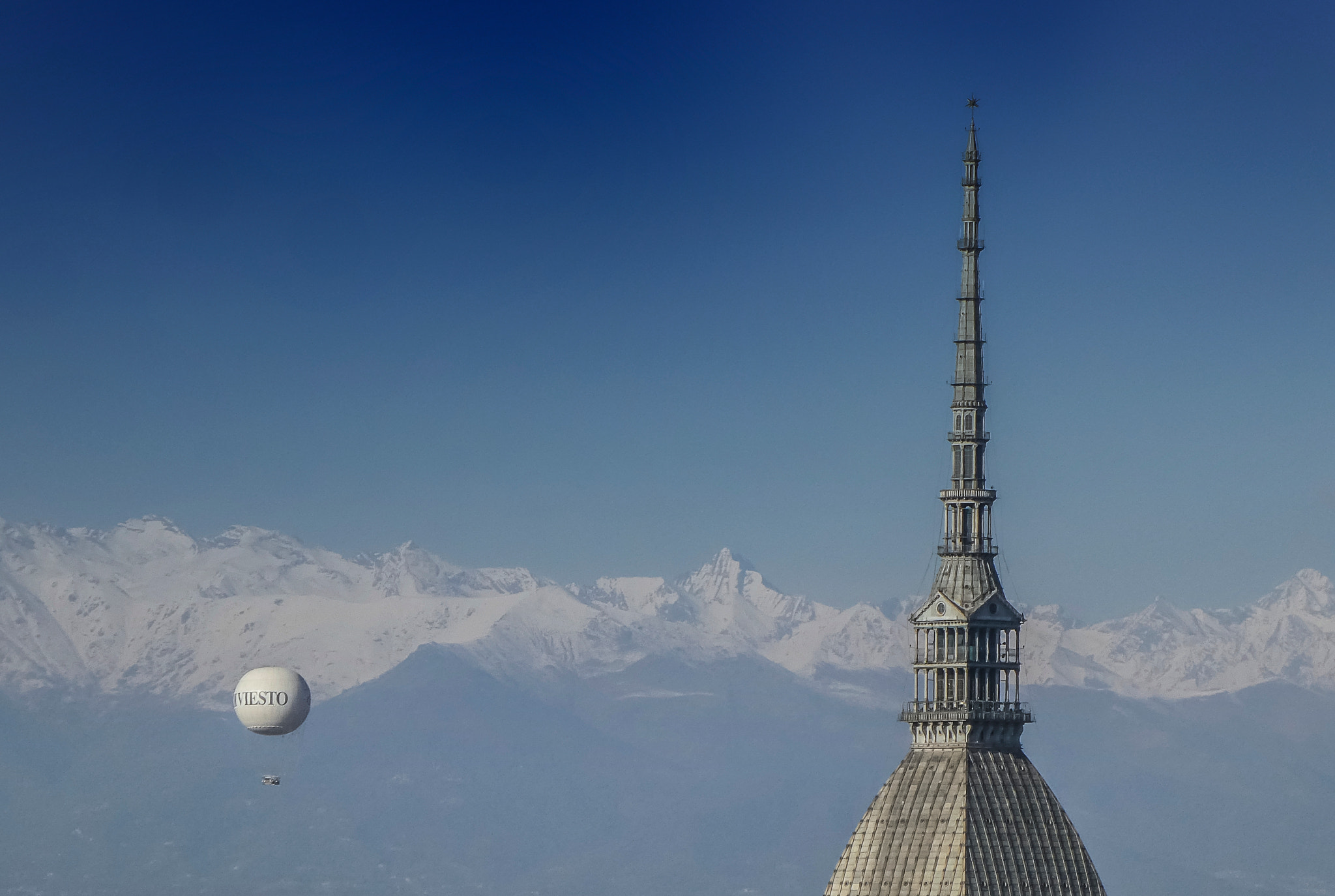 Panasonic Lumix DMC-ZS60 (Lumix DMC-TZ80) sample photo. Mole antonelliana e pallone aerostatico photography