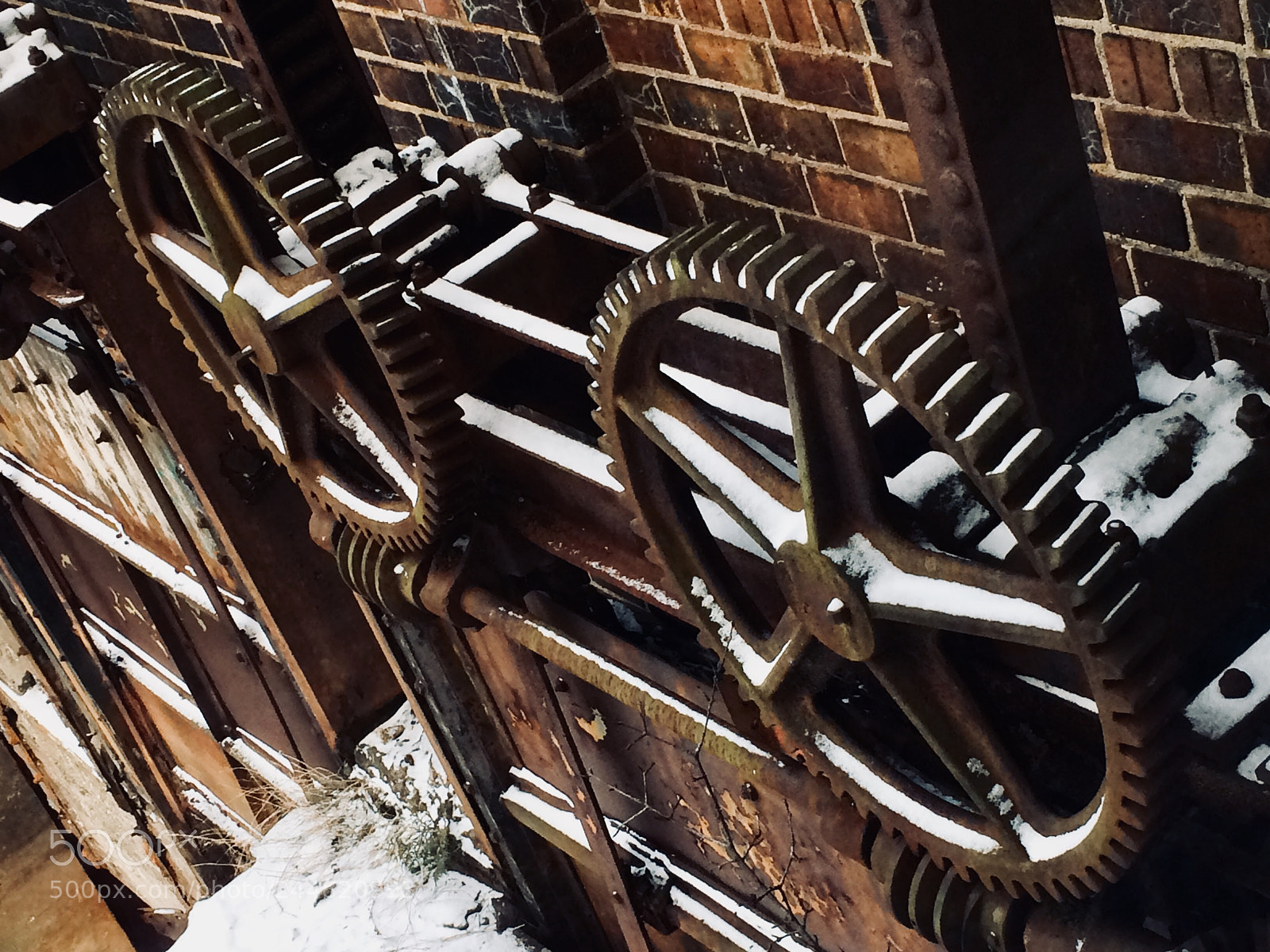 Apple iPhone 5s sample photo. Gears photography