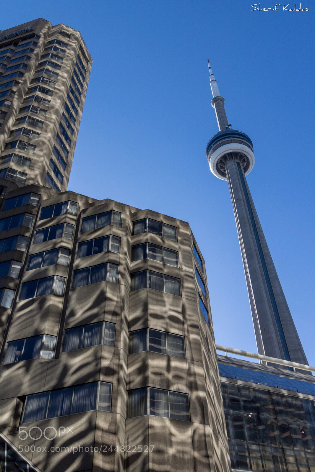 Canon EOS 750D (EOS Rebel T6i / EOS Kiss X8i) sample photo. Cn tower photography