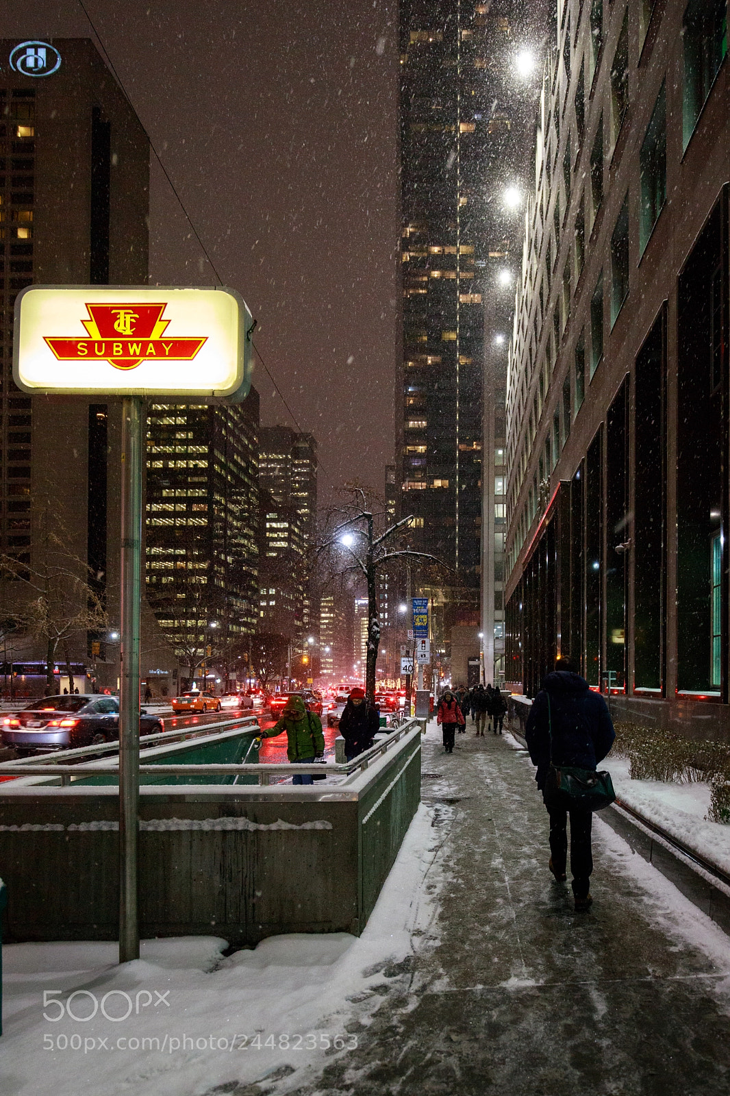 Canon EOS 6D Mark II sample photo. City sidewalks photography