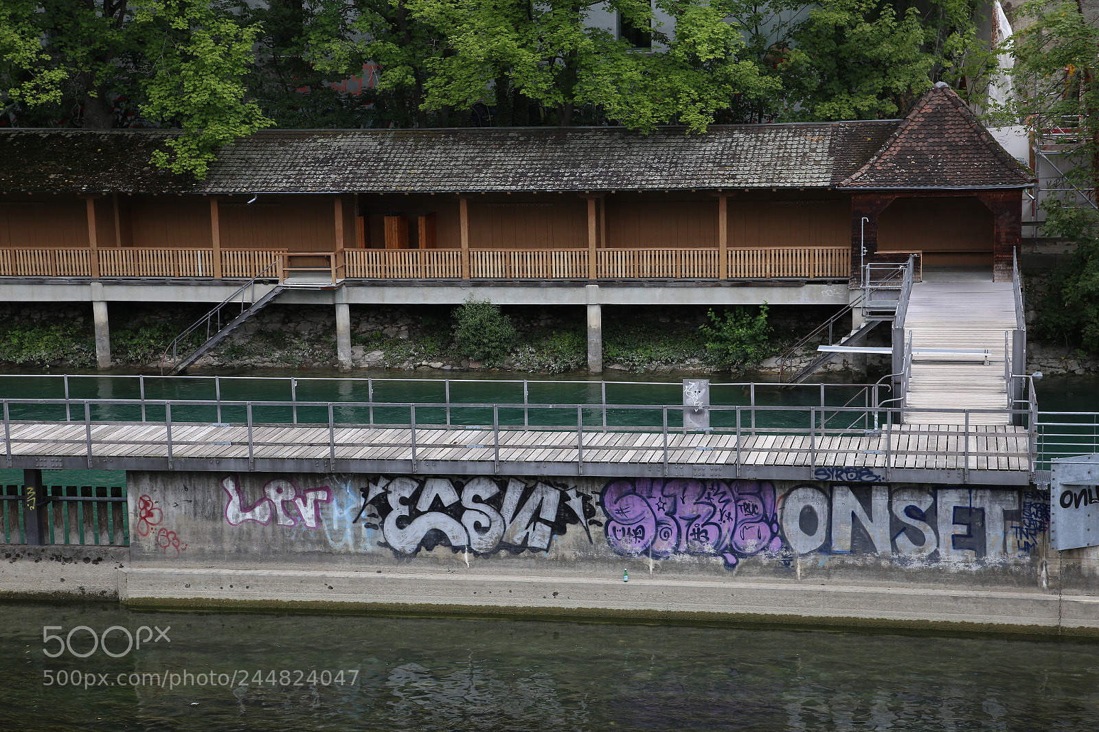 Canon EOS 6D + Canon EF 24-105mm F4L IS USM sample photo. Badeanstalt an der limmat photography