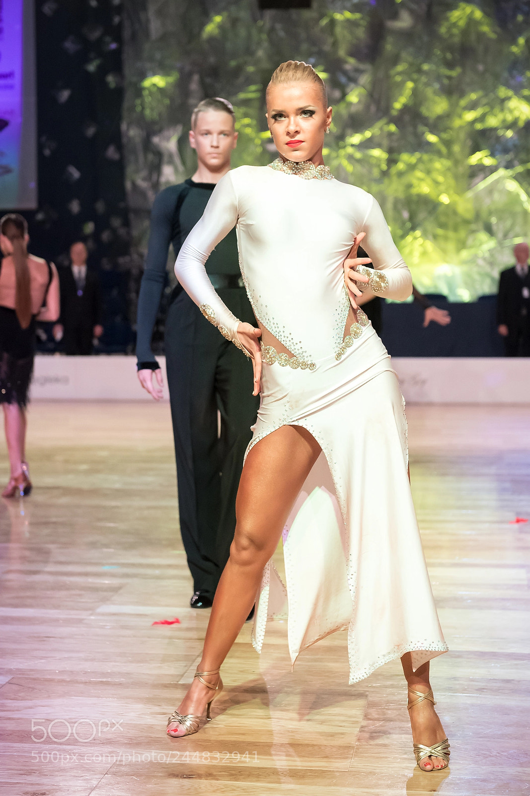 Nikon D5 sample photo. Dancers dancing latin dance photography
