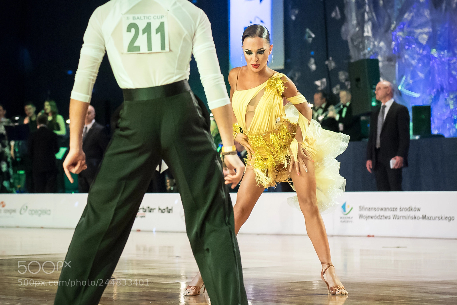 Nikon D5 sample photo. Dancers dancing latin dance photography