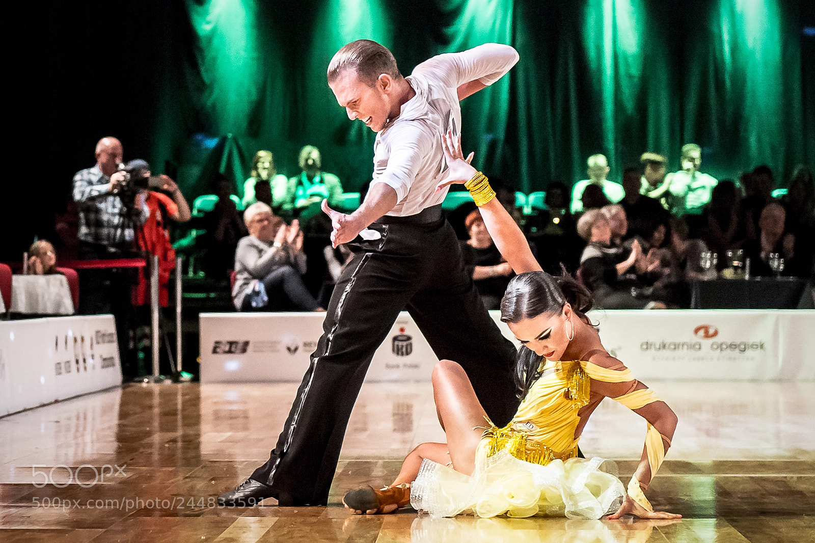 Nikon D5 sample photo. Dancers dancing latin dance photography