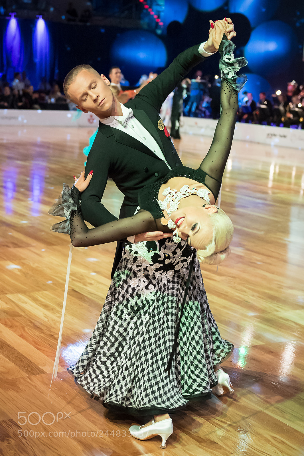 Nikon D5 sample photo. Dancers dancing standard dance photography