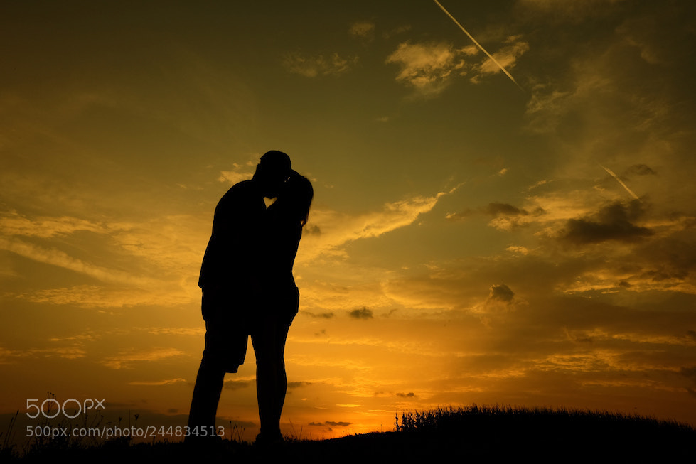 Fujifilm X70 sample photo. Couple sunset photography