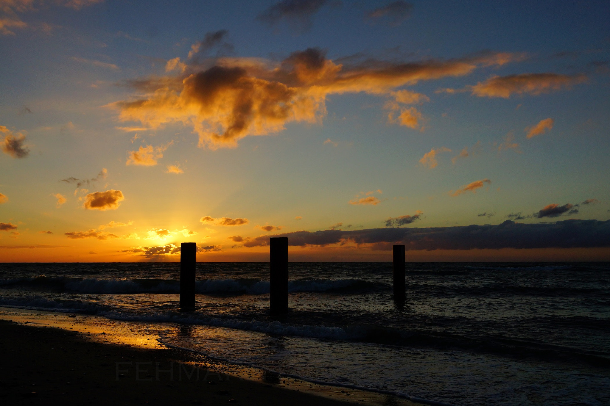 Sony SLT-A77 + Sony DT 16-50mm F2.8 SSM sample photo. Sunset-baltic-beach photography
