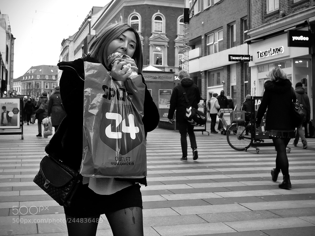 Fujifilm X-Pro2 sample photo. Hungry shopper photography