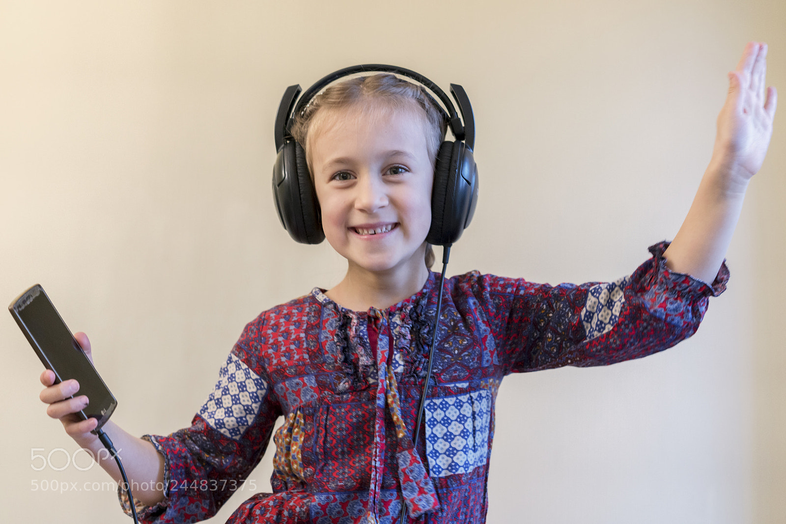 Sony a7R II sample photo. Little girl listens to photography