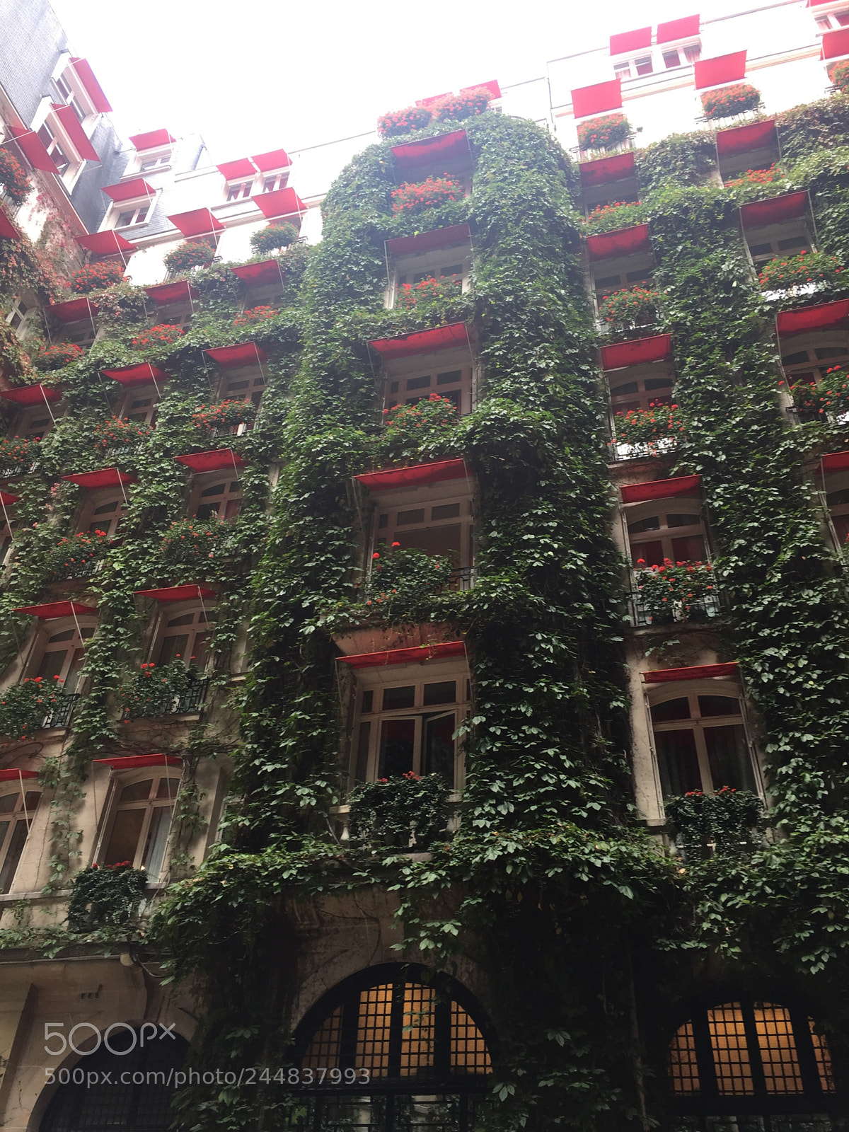 Apple iPhone 6 Plus sample photo. Paris photography
