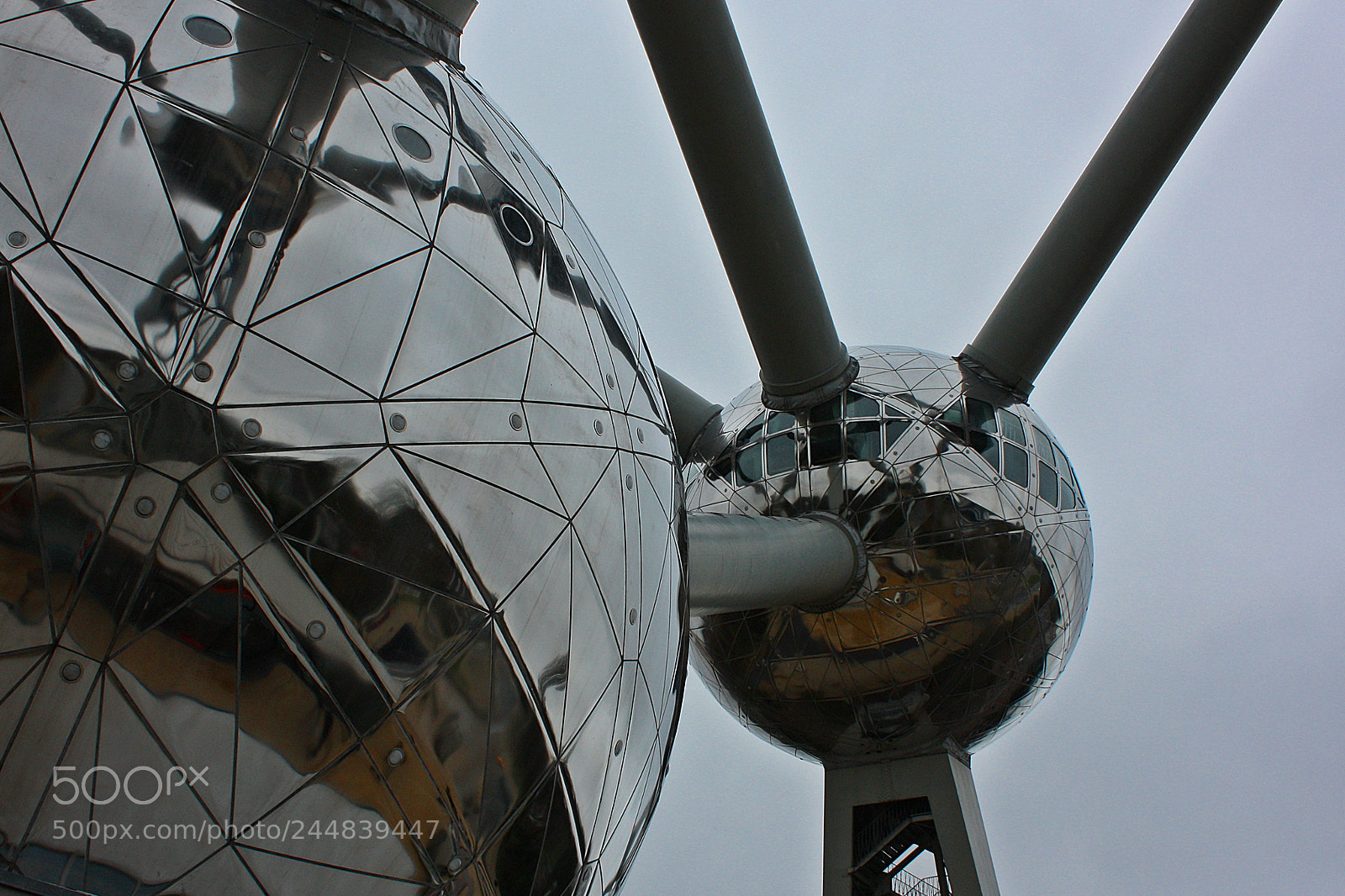 Canon EF-S 18-55mm F3.5-5.6 IS sample photo. Atomium photography